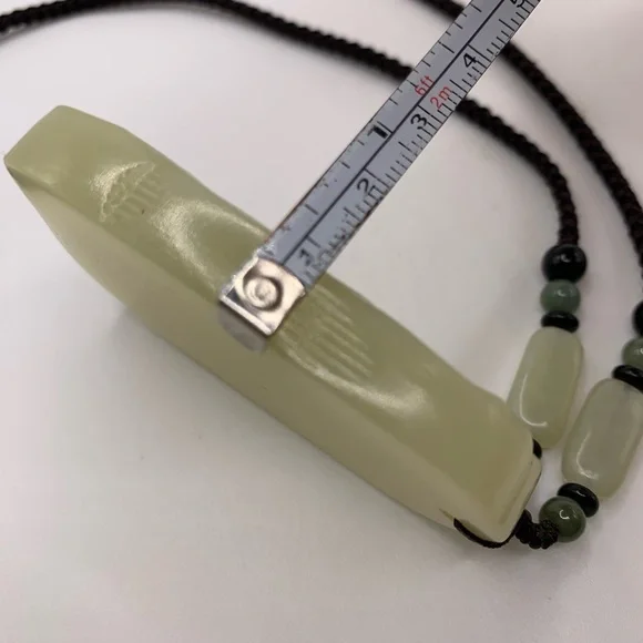 Gorgeous Hetian Jade necklace with carved deer detailing - Picture 7 of 7